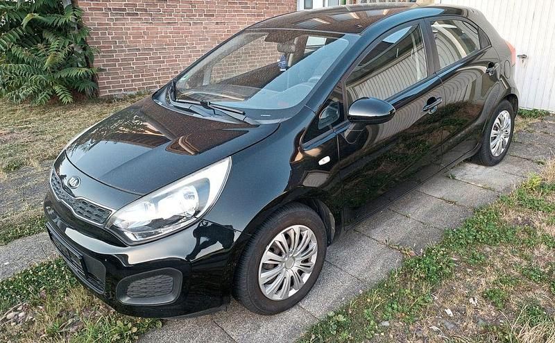 Schwarz Gebraucht 2013 Kia Rio 2 Limousine | 6.700 € (Fairer Preis) - Bild 1/1