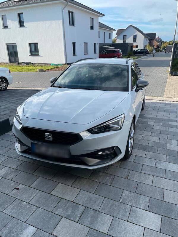 Weiß Gebraucht 2021 Seat Leon FR Kombi | 23.900 € (Fairer Preis) - Bild 1/4