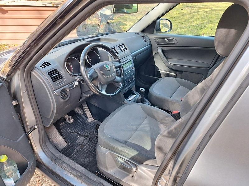 Gebraucht Skoda Yeti 110 PS (80 kW) 2013 Grau SUV