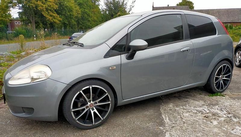 Grau Gebraucht 2006 Fiat Grande Punto Sport Kleinwagen | 1.100 € (Superpreis) - Bild 1/4