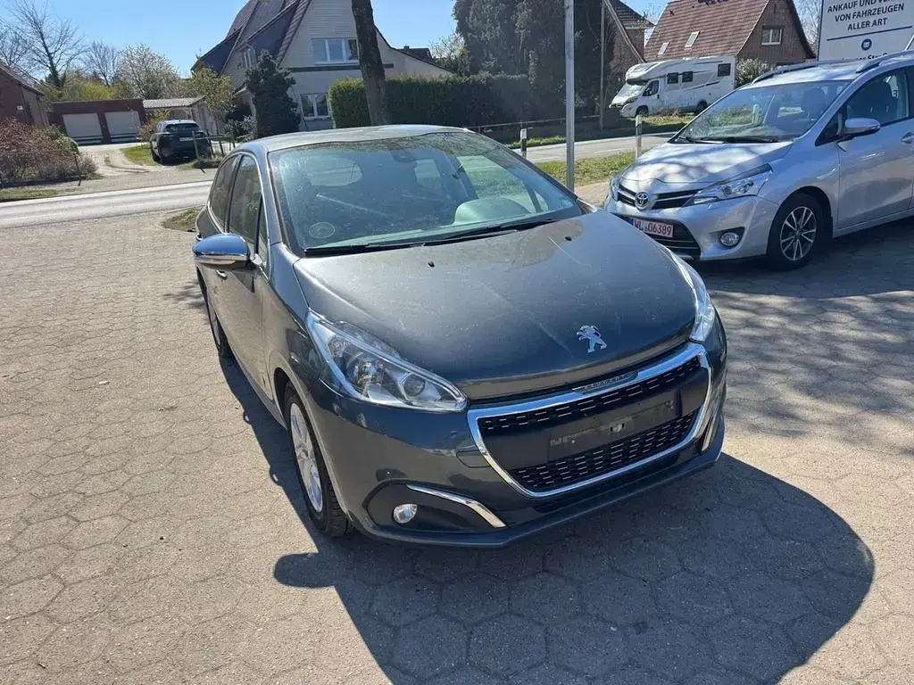 Gebraucht Peugeot 208 Active 99 PS (72 kW) 2016 Schwarz Kleinwagen