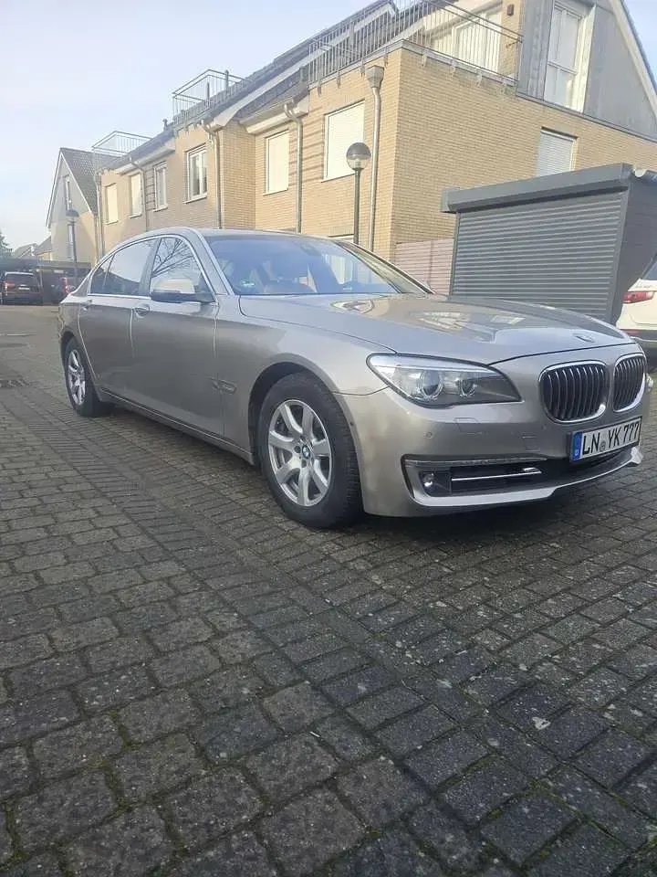 Gebraucht BMW 730L 258 PS (189 kW) 2014 Grau Limousine