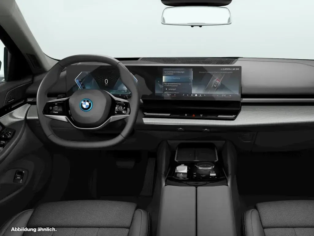 Gebraucht BMW 550e 489 PS (359 kW) 2025 Schwarz Kombi