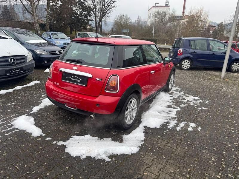 Second-hand Mini ONE 95 CP (69 kW) 2007 Roșu Hatchback