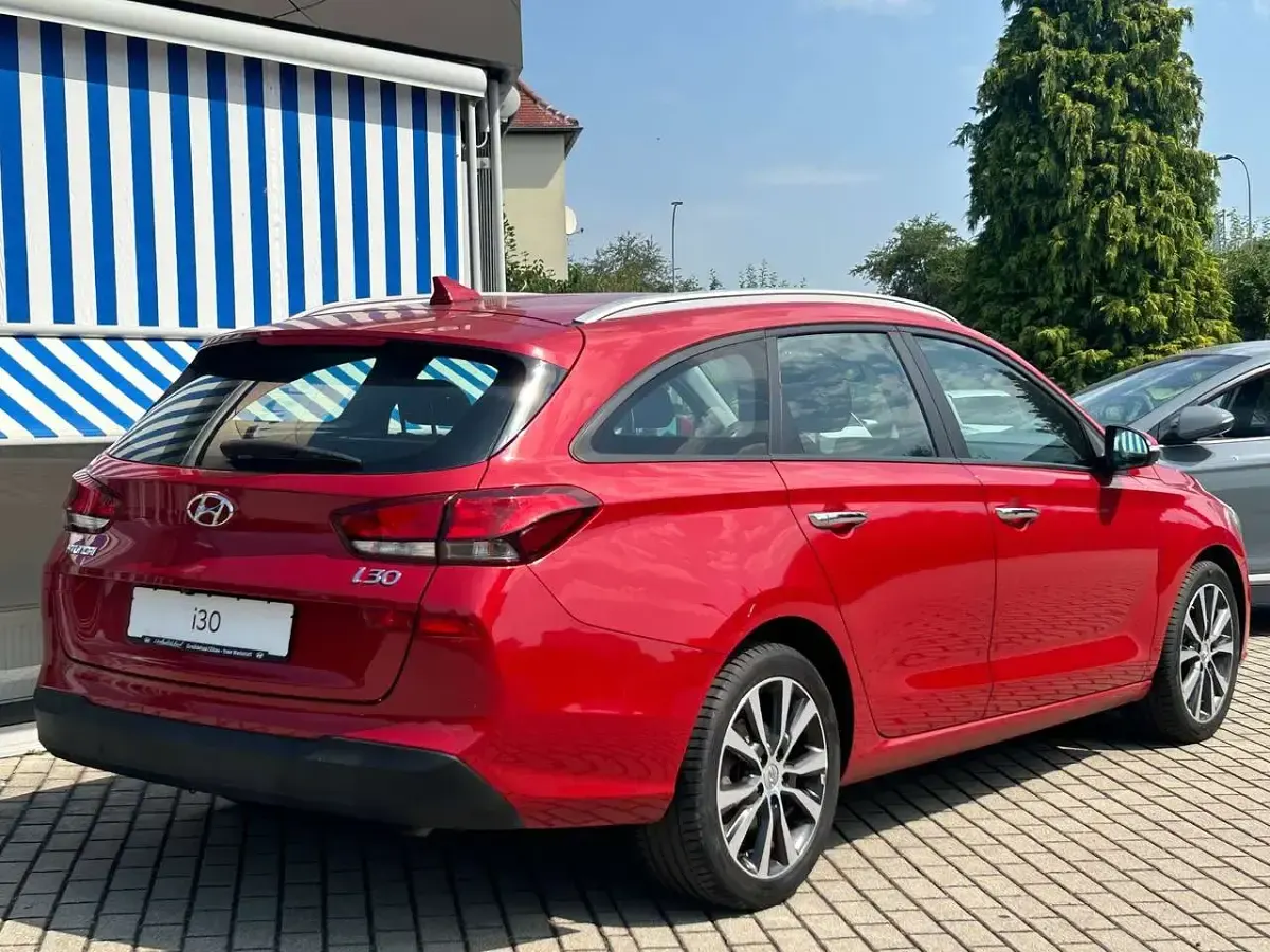 Gebraucht Hyundai i30 Comfort 136 PS (100 kW) 2017 Fiery red Kombi