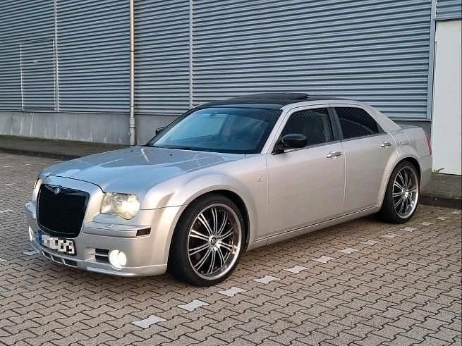 Silber Gebraucht 2004 Chrysler 300C Limousine | 8.000 € (Fairer Preis) - Bild 1/4