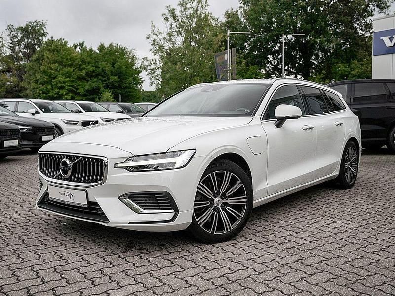 Weiß Gebraucht 2022 Volvo V60 Core Kombi | 28.890 € (Guter Preis) - Bild 1/4