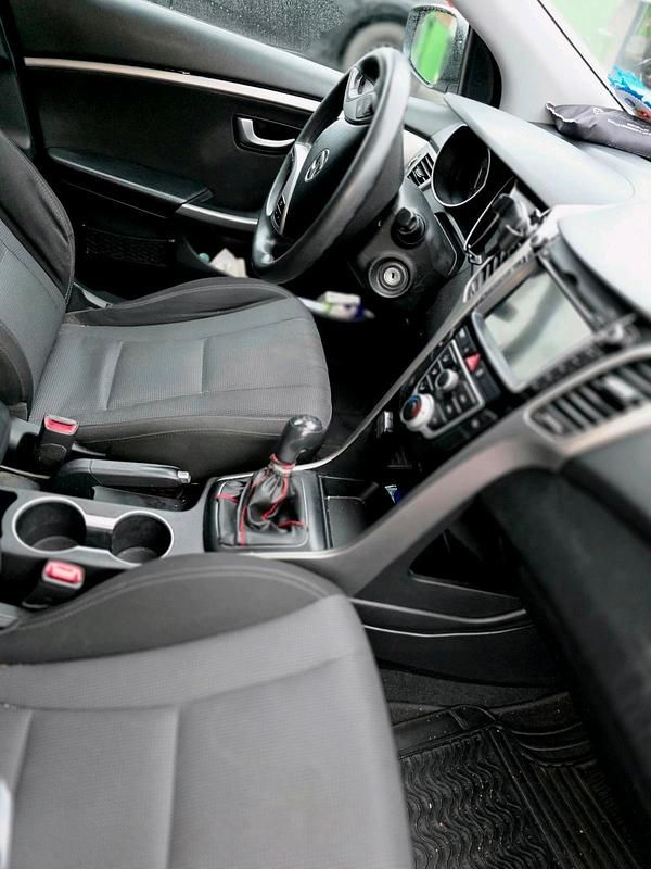 Gebraucht Hyundai i30 2013 Weiß Kombi