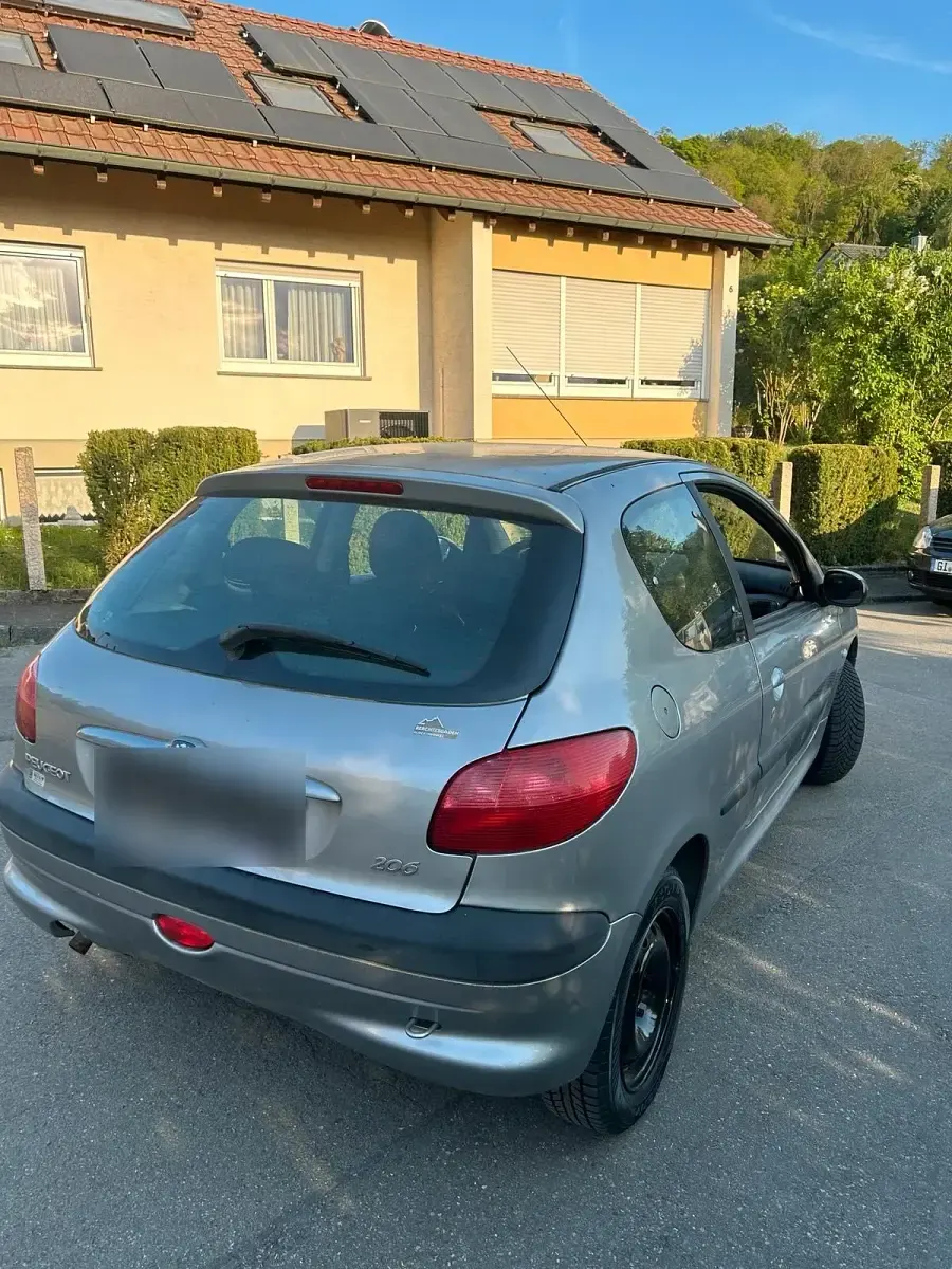 Gebraucht Peugeot 206 60 PS (44 kW) 2003 Silber Kleinwagen