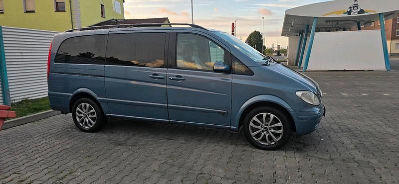 Blau Gebraucht 2004 Mercedes Viano Van / Kleinbus | 7.300 € (Etwas zu teuer) - Bild 1/4