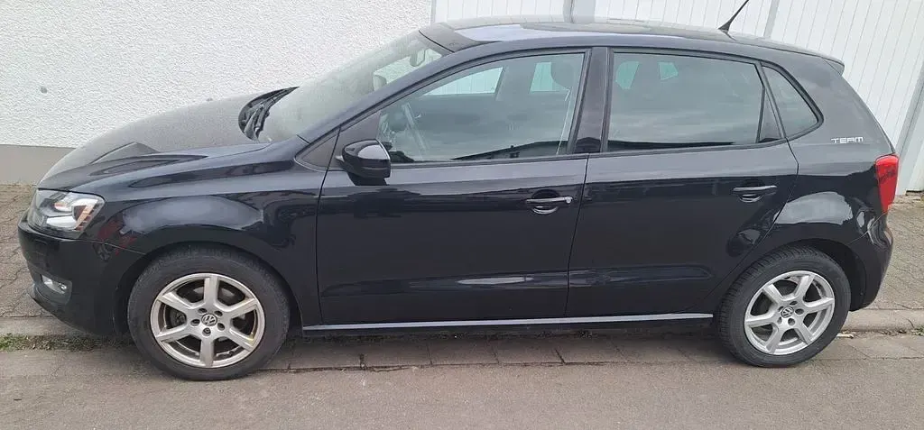 Gebraucht VW Polo Team 69 PS (50 kW) 2010 Schwarz Kleinwagen