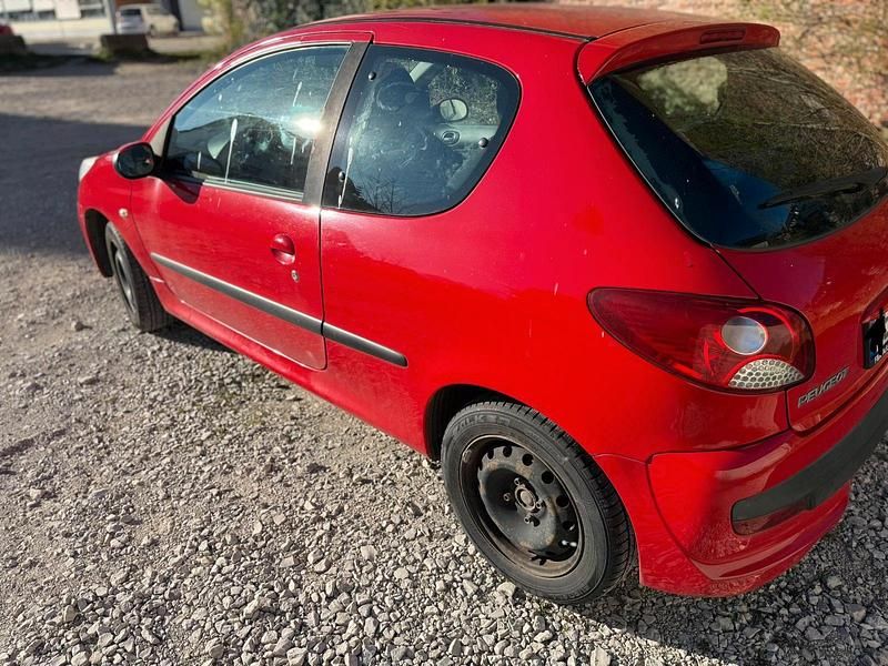 Gebraucht Peugeot 206+ 68 PS (50 kW) 2009 Rot Kleinwagen