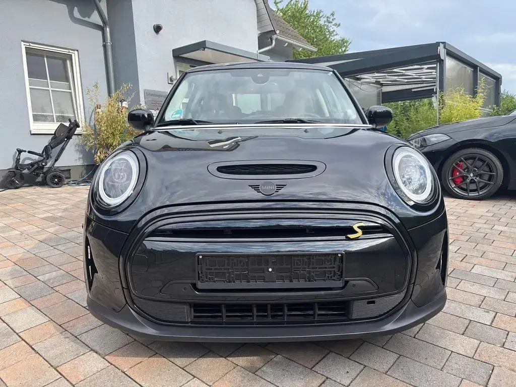 Gebraucht Mini Cooper SE 135 kW (184 PS) 2023 Schwarz Kleinwagen