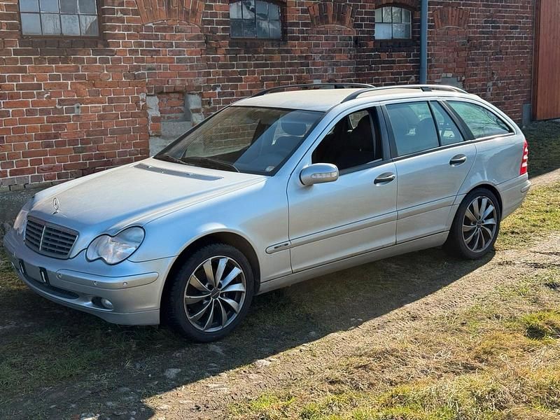Gebraucht Mercedes C180 140 PS (102 kW) 2003 Silber Kombi