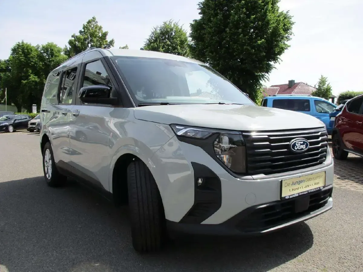 Gebraucht Ford Tourneo Courier Titanium 125 PS (91 kW) 2025 Cactus gray Van / Kleinbus