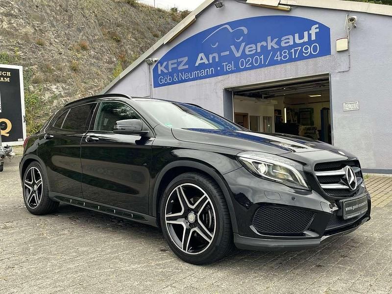 Kosmosschwarz Gebraucht 2014 Mercedes GLA200 AMG line SUV | 17.990 € (Guter Preis) - Bild 1/4