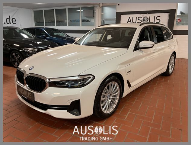 Alpinweiss iii (metallic) Gebraucht 2022 BMW 530e Shadowline Kombi | 33.990 € - Bild 1/4