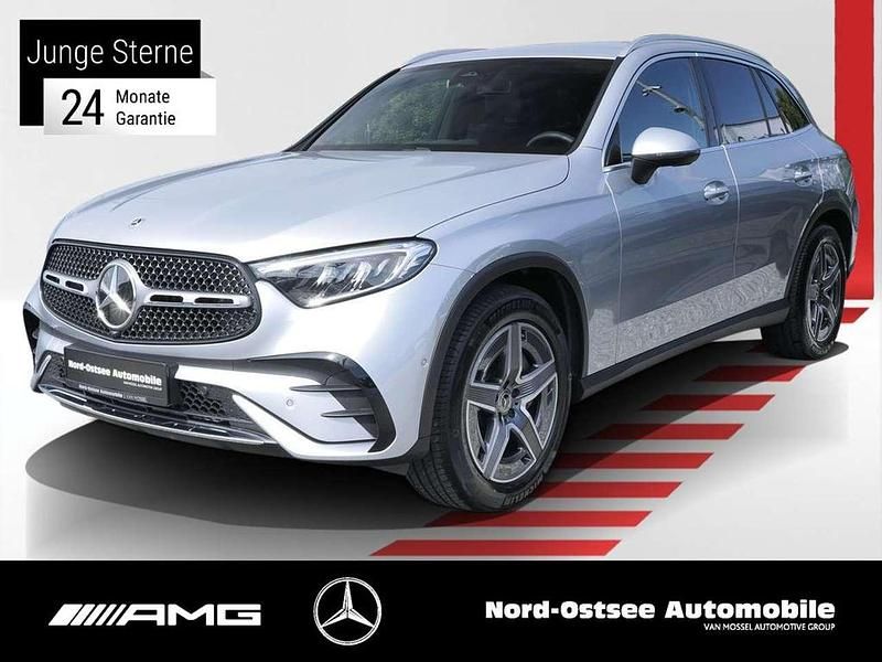 Metalliclack hightechsilber Gebraucht 2024 Mercedes GLC300 AMG SUV | 53.890 € - Bild 1/4