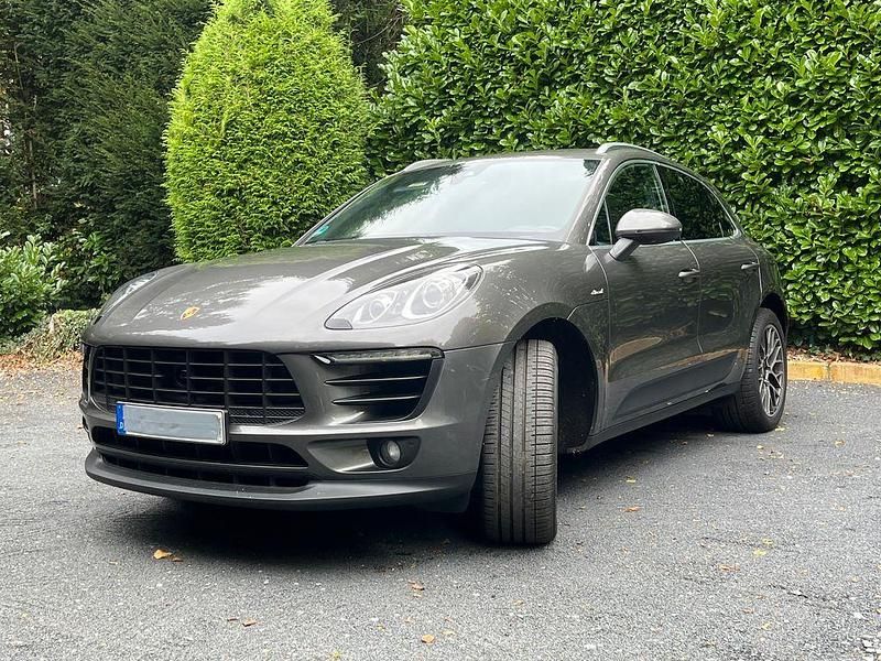 Grau Gebraucht 2017 Porsche Macan S SUV | 37.200 € (Fairer Preis) - Bild 1/4