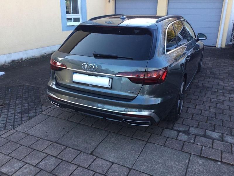 Gebraucht Audi A4 S-Line 190 PS (139 kW) 2020 Grau Kombi