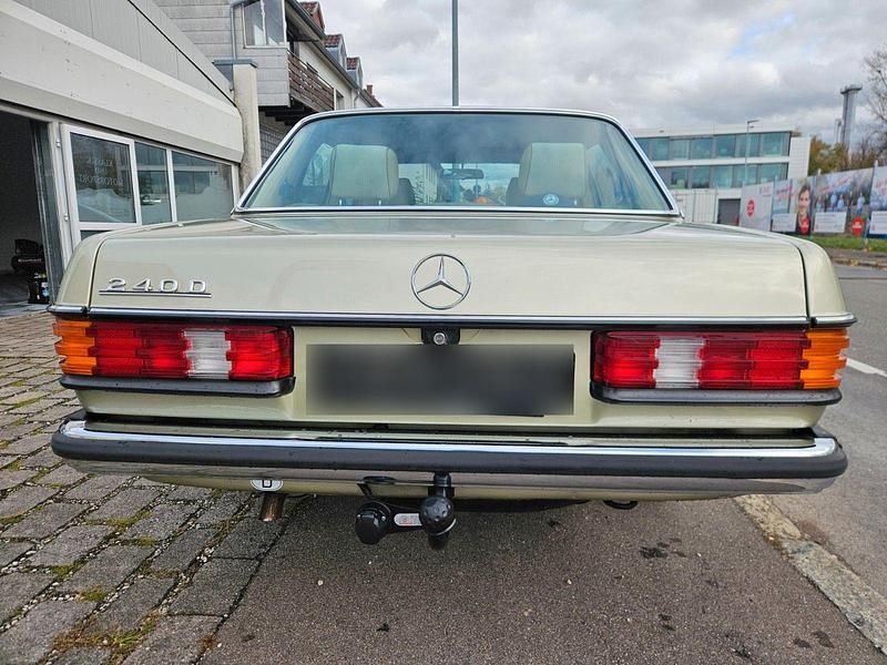 Gebraucht Mercedes 240 72 PS (52 kW) 1981 Grün Limousine