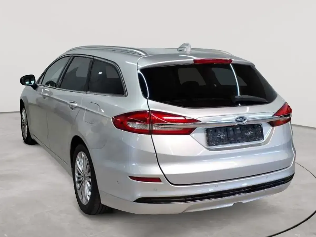 Używany Ford Mondeo Titanium 150 KM (110 kW) 2022 Srebrny Kombi
