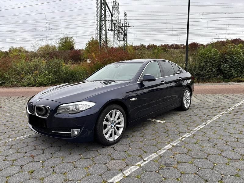 Gebraucht BMW 530 258 PS (189 kW) 2012 Blau Limousine