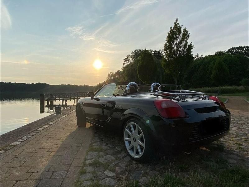 Gebraucht Toyota MR2 140 PS (102 kW) 2001 Schwarz Cabrio