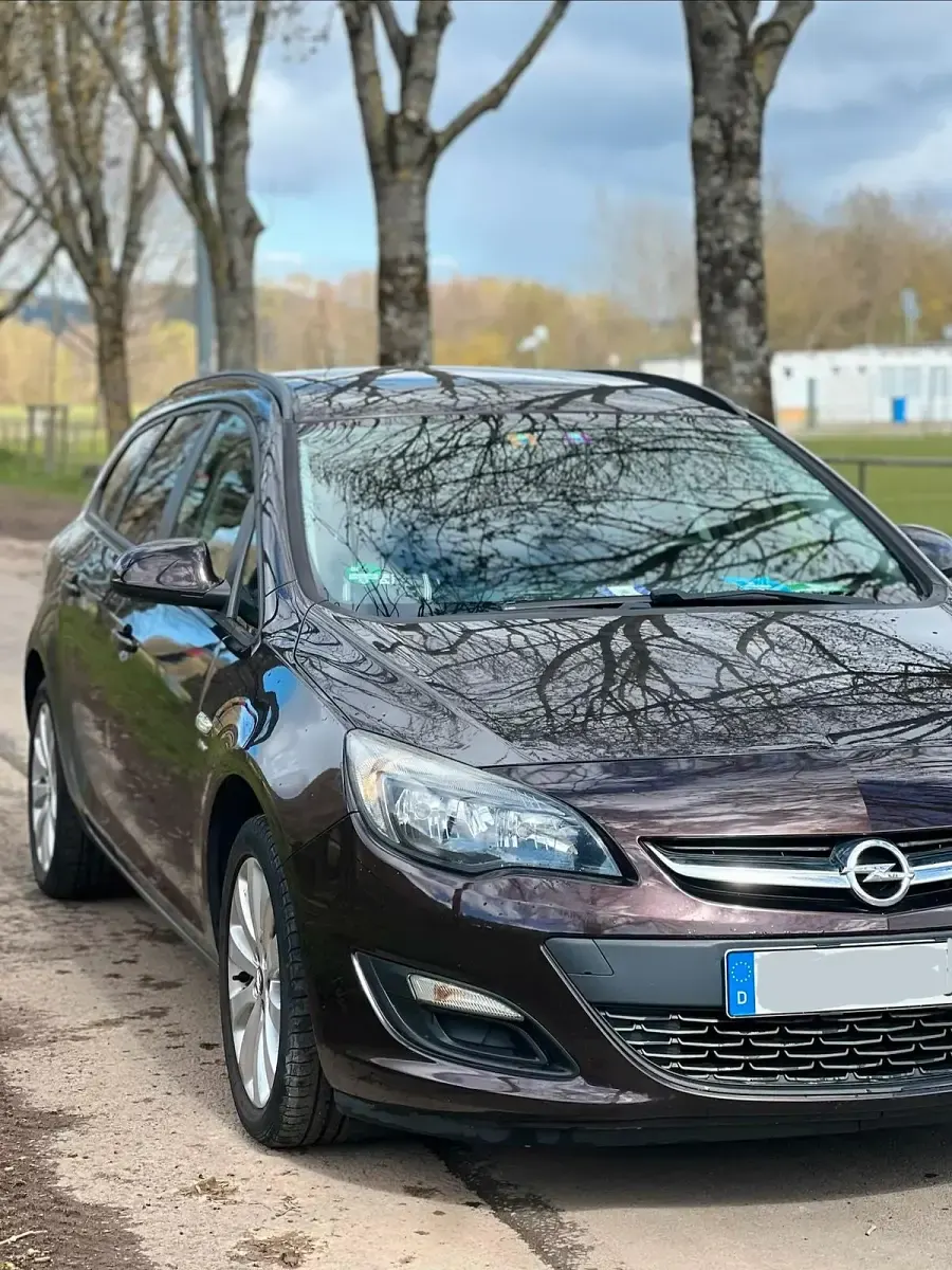 Second-hand Opel Astra 141 CP (103 kW) 2014 Maro Break
