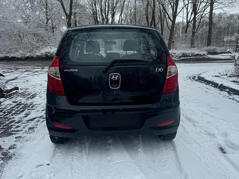 Gebraucht Hyundai i10 65 PS (47 kW) 2013 Schwarz Kleinwagen
