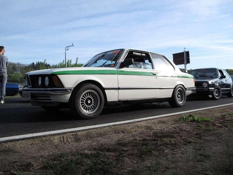 Second-hand BMW 323 143 CP (105 kW) 1979 Alb Berlinǎ