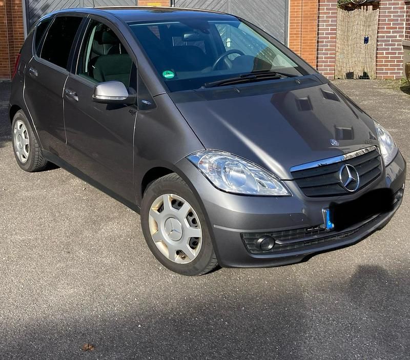 Grau Gebraucht 2011 Mercedes A160 Limousine | 3.000 € (Guter Preis) - Bild 1/4