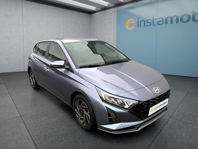 Blau Gebraucht 2024 Hyundai i20 Kleinwagen | 21.449 € (Teuer) - Bild 1/4