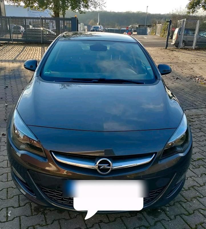 Grau Gebraucht 2015 Opel Astra Limousine | 6.900 € (Fairer Preis) - Bild 1/4
