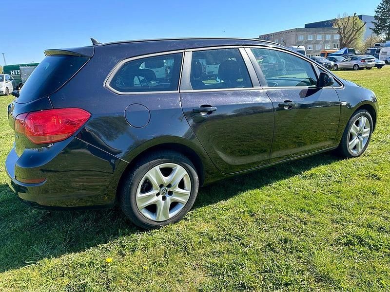 Gebraucht Opel Astra Design Edition 110 PS (80 kW) 2011 Schwarz Kombi