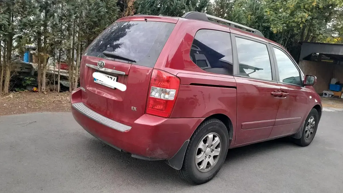 Gebraucht Kia Carnival 190 PS (139 kW) 2008 Rot Van / Kleinbus