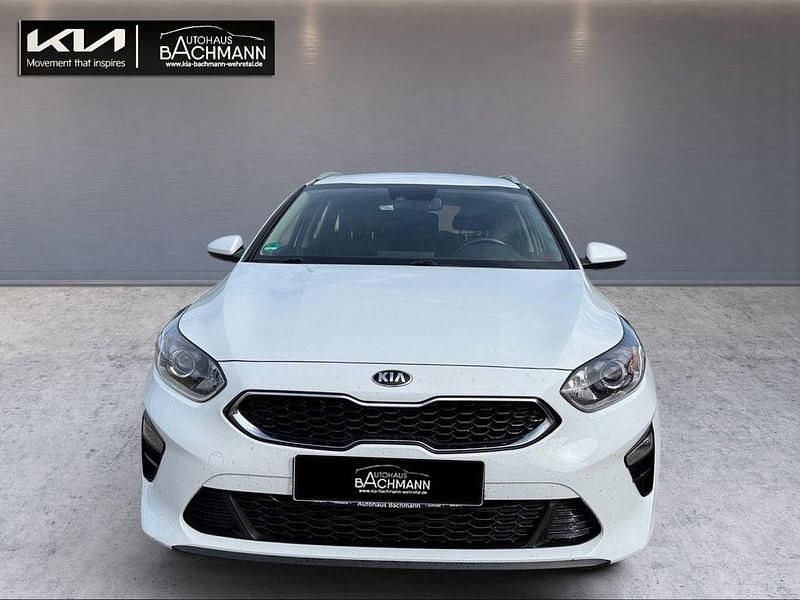 Weiß Gebraucht 2019 Kia Ceed Sportswagon Vision Kombi | 15.980 € (Fairer Preis) - Bild 1/4