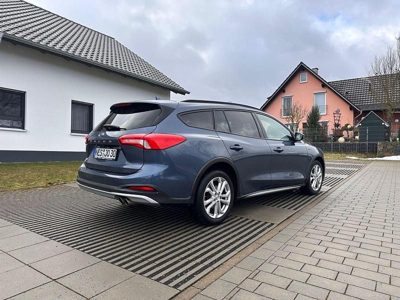 Gebraucht Ford Focus Active 125 PS (91 kW) 2019 Blau Kombi