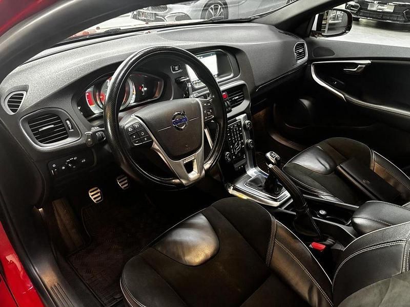 Gebraucht Volvo V40 R-Design 190 PS (139 kW) 2014 Rot Limousine