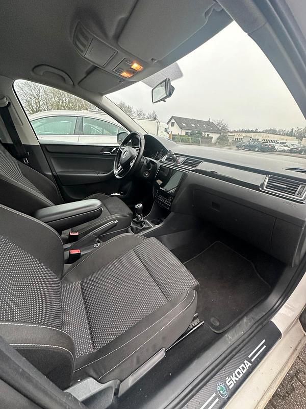 Gebraucht Skoda Rapid 105 PS (77 kW) 2013 Weiß Kleinwagen