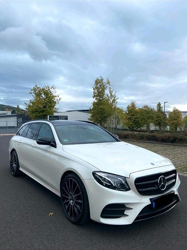 Gebraucht Mercedes E220 AMG line 194 PS (142 kW) 2018 Weiß Kombi