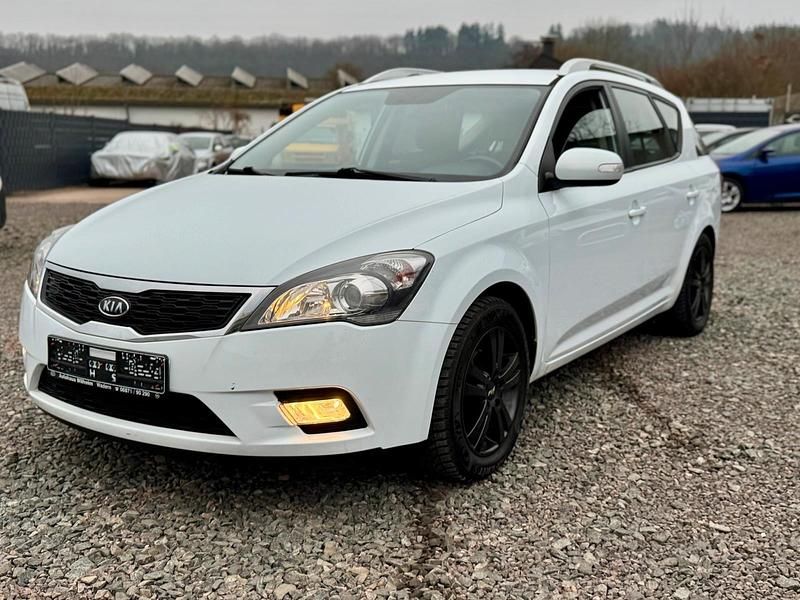 Weiß Gebraucht 2011 Kia Ceed Kleinwagen | 4.800 € (Fairer Preis) - Bild 1/4