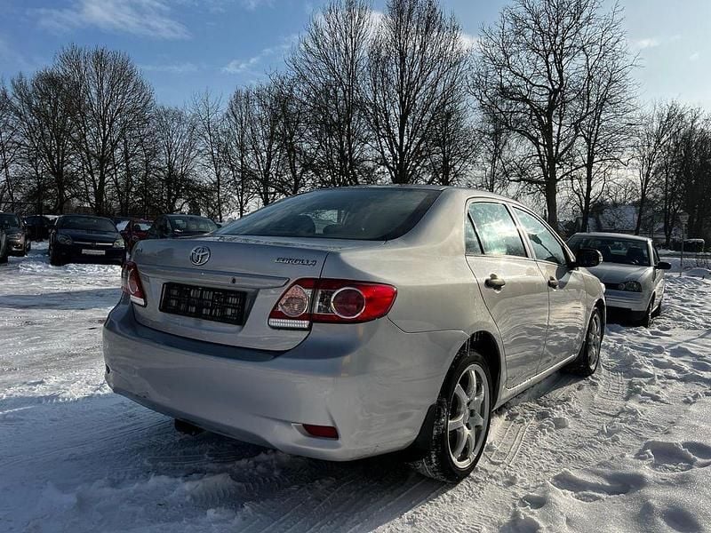 Gebraucht Toyota Corolla 132 PS (97 kW) 2013 Silber Limousine