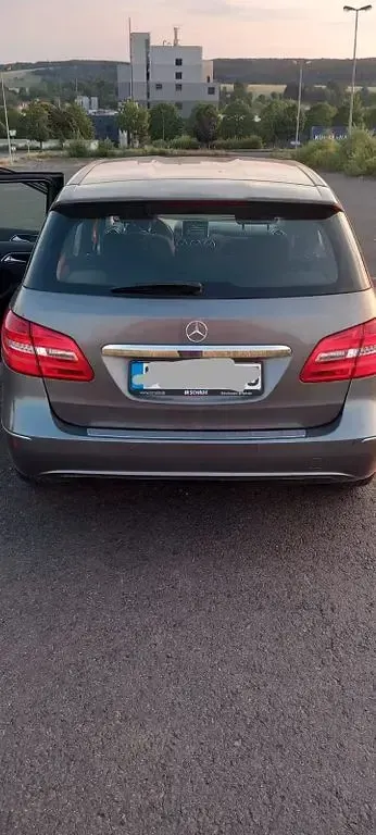 Gebraucht Mercedes B180 122 PS (89 kW) 2014 Grau Kleinwagen