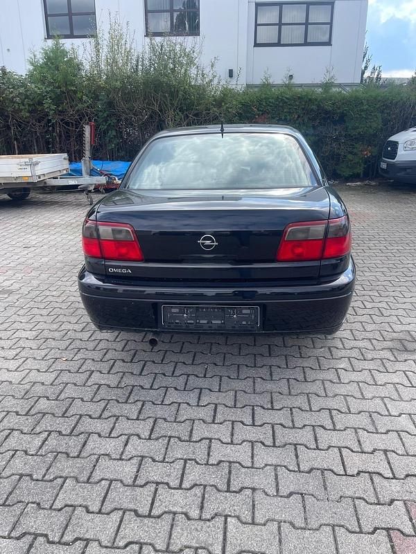 Schwarz Gebraucht 2004 Opel Omega Limousine | 1.290 € (Fairer Preis) - Bild 1/4