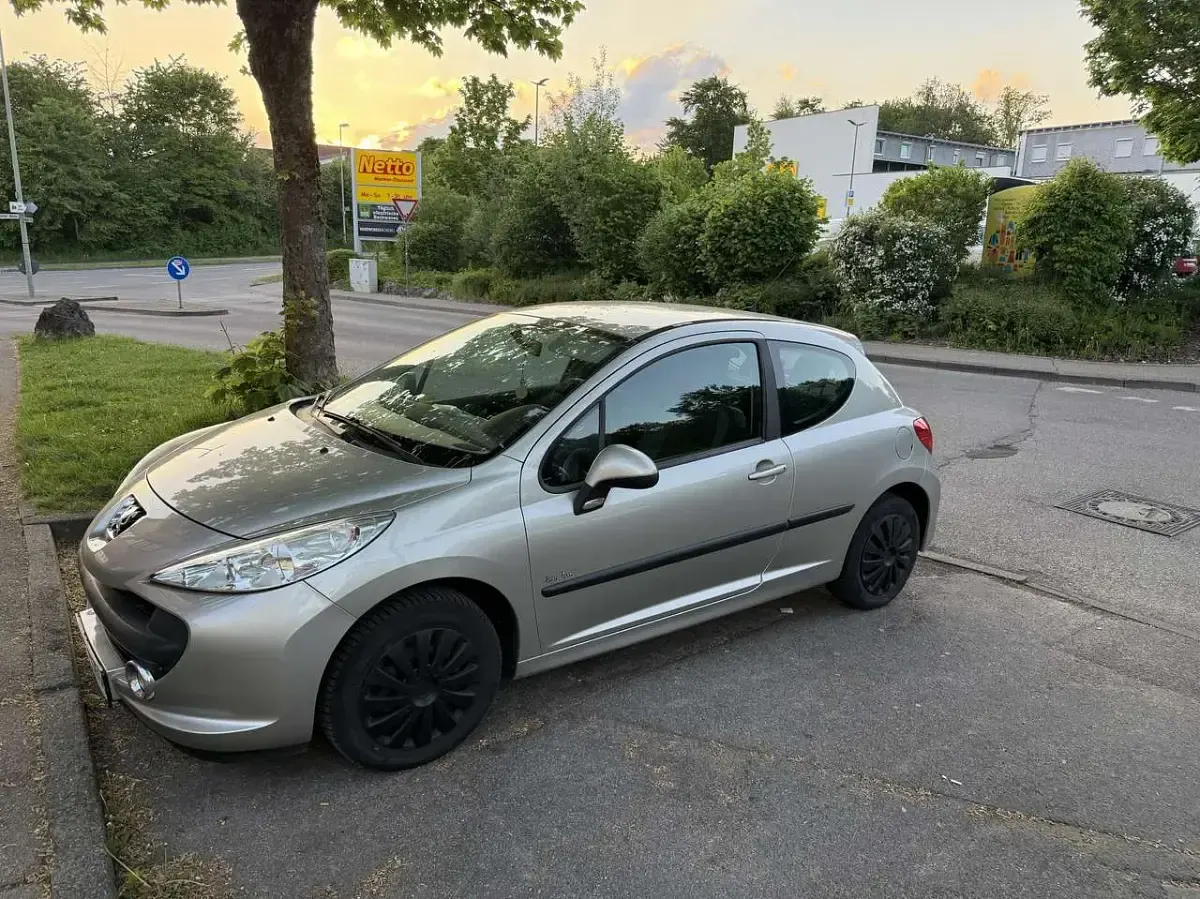 Gebraucht Peugeot 207 Filou 73 PS (53 kW) 2009 Limousine