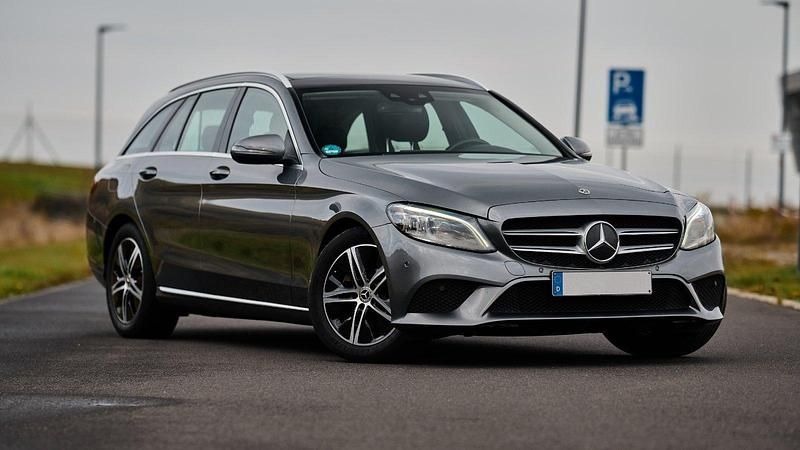 Grau Gebraucht 2020 Mercedes 220 Kombi | 23.350 € - Bild 1/4
