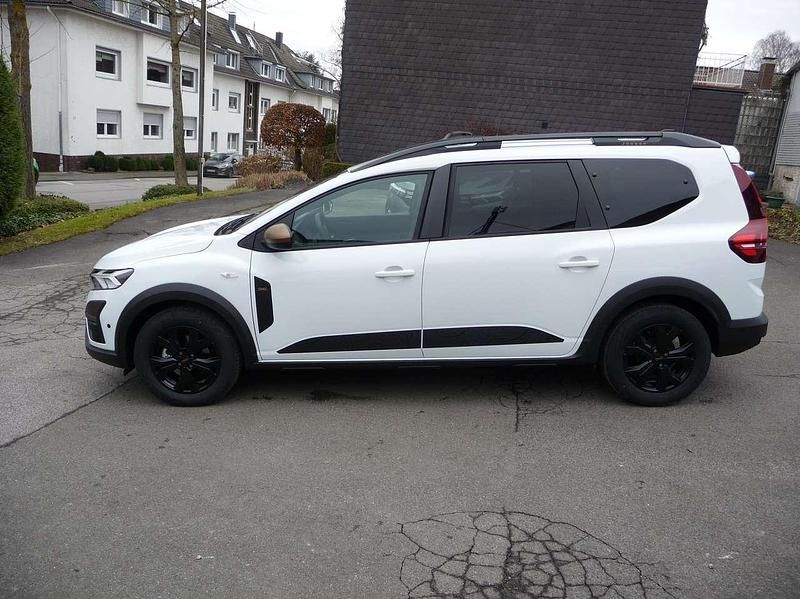 Gebraucht Dacia Jogger Extreme 110 PS (80 kW) 2024 Arktisweiß Van / Kleinbus