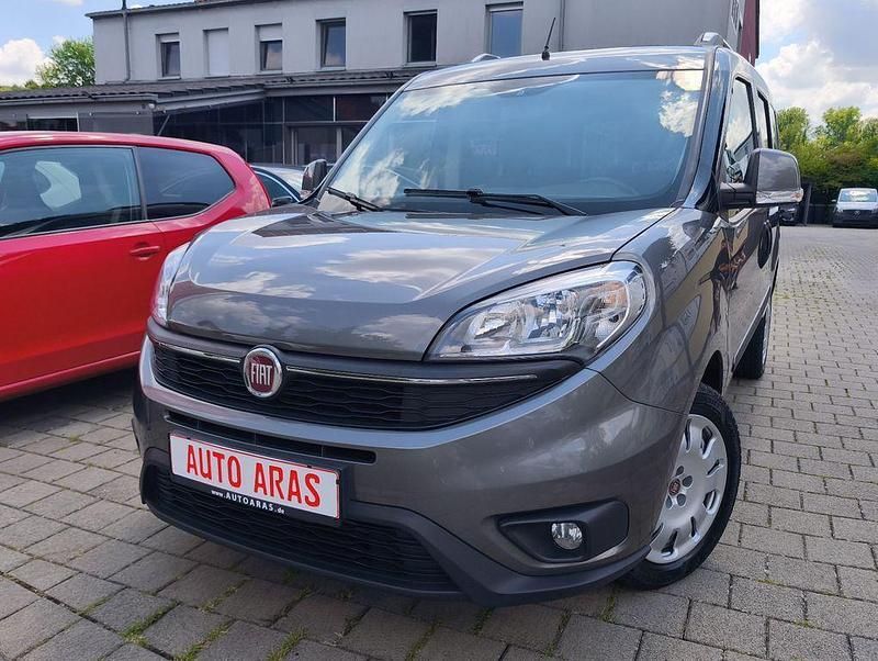 Grau Gebraucht 2015 Fiat Doblò Lounge Van / Kleinbus | 8.499 € (Etwas zu teuer) - Bild 1/4