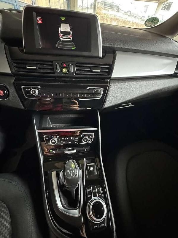 Gebraucht BMW 218 Advantage 136 PS (100 kW) 2017 Mineralgrau metallic Van / Kleinbus